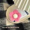 Détail de la pince à cheveux fleur en peluche de 9,0 cm en rose et blanc doux - Rose
