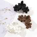 Matte Blumen-Haarklammern in Schwarz, Kaffee und Weiß mit dreifachem Blumendesign - Schwarz Kaffee Weiß – 3 Stück