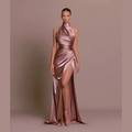 Elegant rose gold satin halter neck evening dress with high slit and draping details - XS / Dusty Pink