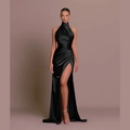 Elegant black satin off-shoulder dress with sparkling bow and high slit for parties - XS / Black