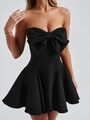 Elegantes schwarzes trägerloses Mini-A-Linien-Kleid mit großer dekorativer Schleife - S / Schwarz