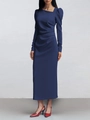 Détail de la robe fendue bleu marine avec encolure asymétrique et manches bouffantes - S / Bleu marine