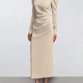 Robe midi ajustée à manches longues beige avec élégants détails froncés à la taille - S / Blanc Cassé