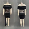 Détails de la robe noire à épaules dénudées avec patchwork de dentelle et fronces - S / Robes / Noir
