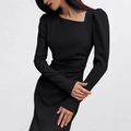 Robe noire moulante avec décolleté asymétrique et manches bouffantes pour look d'automne - S / Noir