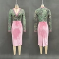 Voor- en achterkant van fluwelen patchworkjurk met V-hals en top met luipaardprint - S / Zoals getoond