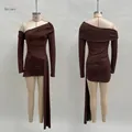 Détail de la robe en tulle marron asymétrique avec drapé élégant et texture à fronces fines - S / Brun Foncé