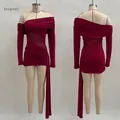 Détail robe moulante bordeaux avec taille en résille et plis asymétriques - S / Bordeaux