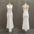 Vue avant et arrière de la robe longue blanche dos nu avec plis élégants et rubans pendants - S / Robes / Blanc