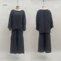 Vue avant et arrière d'un ensemble deux pièces gris décontracté avec ourlet courbé sur un mannequin - S / Haut Et Bas / Gris foncé