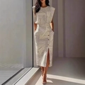 Completo elegante con top senza maniche stampato e gonna con spacco e bottoni in beige - S / Albicocca