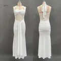 Robe dos nu blanche avec devant torsadé drapé et détail de laçage sexy dans le dos - Blanc
