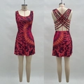Dettaglio posteriore di un mini abito tie-dye leopardato con spalline incrociate sul retro - S / Tie-Dye multicolore