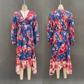 Bloemen V-hals maxi-jurk met hoge taille en ruches aan de zoom in blauw en rood - S / Marineblauw Met Rode Bloemen
