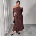 Vestido marrón de manga larga con hombros descubiertos y hebilla metálica en la cintura - 1XL / Marrón
