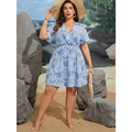 Abito estivo blu con stampa paisley e scollo a V con vita alta in una cornice costiera - XL / Blu