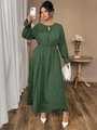 Dettaglio dell'abito verde a pois con scollatura a fiocco e leggera trama in chiffon - 3XL / Verde