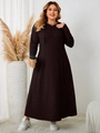 Vue détaillée de la robe maxi à capuche marron café avec cordon et tissu tricoté doux - 3XL / Café Foncé