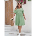 Hellgrünes Boho-Kleid in Übergröße mit floraler Spitze und langen Fransen-Quasten - 1XL / Grün