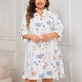 Damen Hemdblusenkleid in Weiß mit blauem Blumenmuster und mittellangen Ärmeln - XL / Weiß