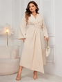 Vestido largo cruzado en color crema con mangas largas acampanadas y un elegante cuello en V - XL / Albaricoque