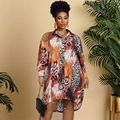 Langärmeliges Polokleid mit Leopardenmuster, High-Low-Saum und abstrakten Motiven - XL / Hellbraun