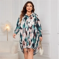 Plus Size Langarm-Polokleid mit grün-rosa abstraktem Muster und Kordelzug am Saum - XL / Grün