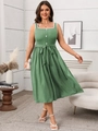Detail of forest green dress with white lace trim, square neckline and front buttons - 3XL / Green