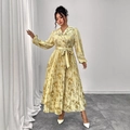 Französisches Vintage-Maxikleid mit Blumenmuster, Plissee-Saum und Taillengürtel - XL / Champagner