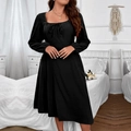 Elegante abito nero a trapezio con scollo quadrato e dettagli di lacci in vita - 1XL / Nero