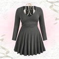 Dunkelgraues Langarmkleid mit beigem Neckholder-Detail und Rippstrick-Textur in A-Linie - 1XL / Grau