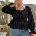 Detalle de blusa negra de manga larga con cuello cuadrado, cintura elástica y lazo de volantes - 1XL / Negro