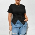Plus size μαύρο ριμπ T-shirt με σούρες στη μέση και ασύμμετρο σκίσιμο στο κάτω μέρος - 1XL / Μαύρο