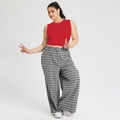 Top corto smanicato rosso da donna con pantaloni a gamba larga a quadri vintage - 1XL / Rosso