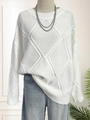 Loose white diamond lattice knit sweater with long sleeves and round neck for women - One Size / White