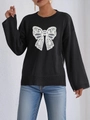 Détail du pull noir à manches longues avec un motif de nœud en dentelle blanche - S / Haut Noir