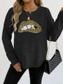 Dettaglio del ricamo a labbra leopardate con paillettes su maglione nero a maniche lunghe - S / Nero (Labbra Leopardate)