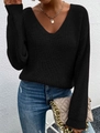 Détail d'un pull noir à col en V en grosse maille avec une texture de point nette - S / Noir