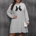 Abito in maglia grigio a maniche lunghe con fiocco nero e fiore di camelia 3D - 0XL / Grigio (Fiocco Nero + Fiore Bianco)