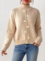 Detail van beige coltrui met decoratieve witte 3D bloemaccenten aan de voorkant van de trui - S / Tops / Abrikoos