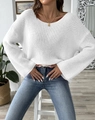 Detalle de jersey blanco de punto grueso con mangas anchas acampanadas y textura suave - S / Blanco