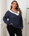 Gros plan sur le col en V contrasté et la texture en maille de ce pull oversize bleu marine - 1XL / Bleu Marine