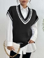 Detalle de botones de perlas y ribete de rayas en chaleco negro de punto con cuello V - Talla única / Tops / Negro