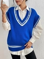 Chaleco de punto azul Klein con cuello en V, rayas en contraste y detalle de perlas - Talla única / Tops / Azul