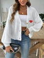 Gilet en tricot blanc pour femme avec écusson cœur rouge brodé et boutons dorés - S / Blanc (Coeur)