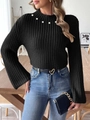 Detail eines Stehkragen-Strickpullovers mit Perlenverzierung und modischen Glockenärmeln - S / Schwarz