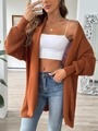 Detail der rostbraunen grob gestrickten Strickjacke mit Rippbündchen und Überschnitt - Einheitsgröße / Oberteile / Braun