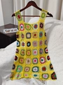 Robe courte bohème au crochet avec motifs carrés multicolores et bretelles jaunes ajourées - Jaune