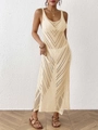 Gros plan sur une robe de plage crème avec motifs crochet géométriques et maille ajourée - Taille unique / Abricot