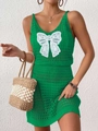 Vue détaillée de la robe en crochet vert avec applique papillon en dentelle blanche - Vert